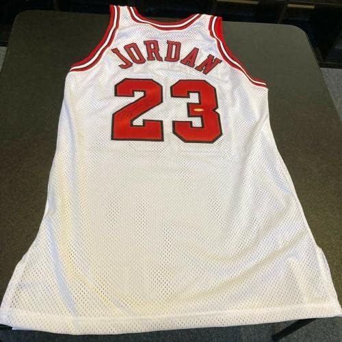 Michael Jordan Aláírt 1996-97 Pro Cut Chicago Bulls Jersey Felső szint uda vagy COA - Dedikált NBA Mezek
