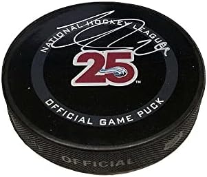 NATHAN MACKINNON Aláírt Colorado Avalanche 25. Jubileumi Hivatalos Játék Puck - Dedikált NHL Korong