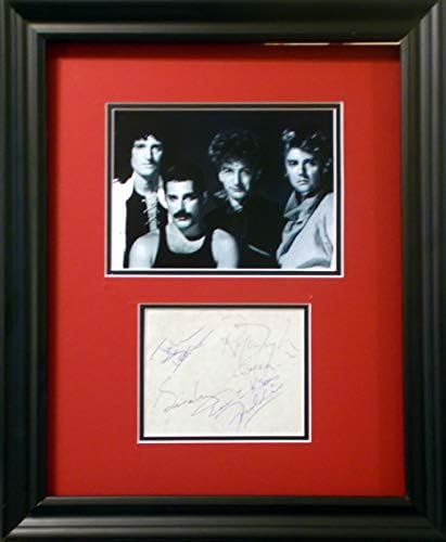 Királynő autogramot fehér papíron. Az egyik az ikonikus rock csoportok valaha, hogy grace-t a színpadon, ritka.