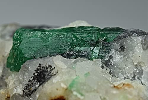 Természetes Mély Zöld Színű Smaragd Kristály Kvarc Mátrix 197 Gramm